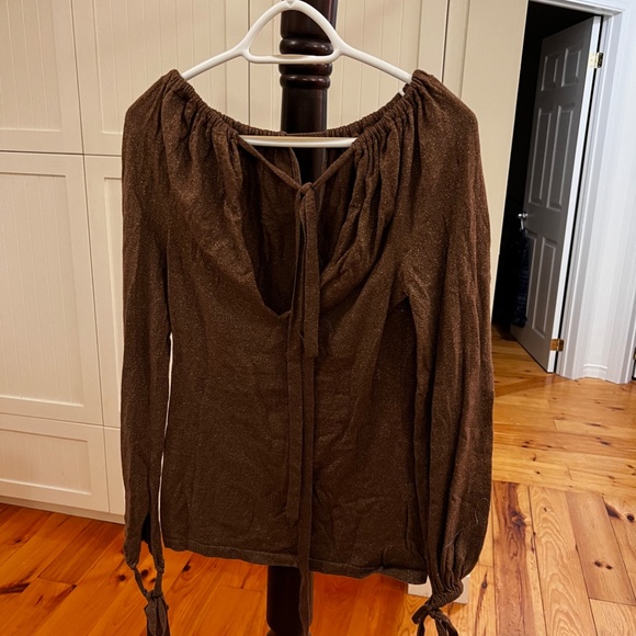 Gold Sweater - Picture 2 of 4